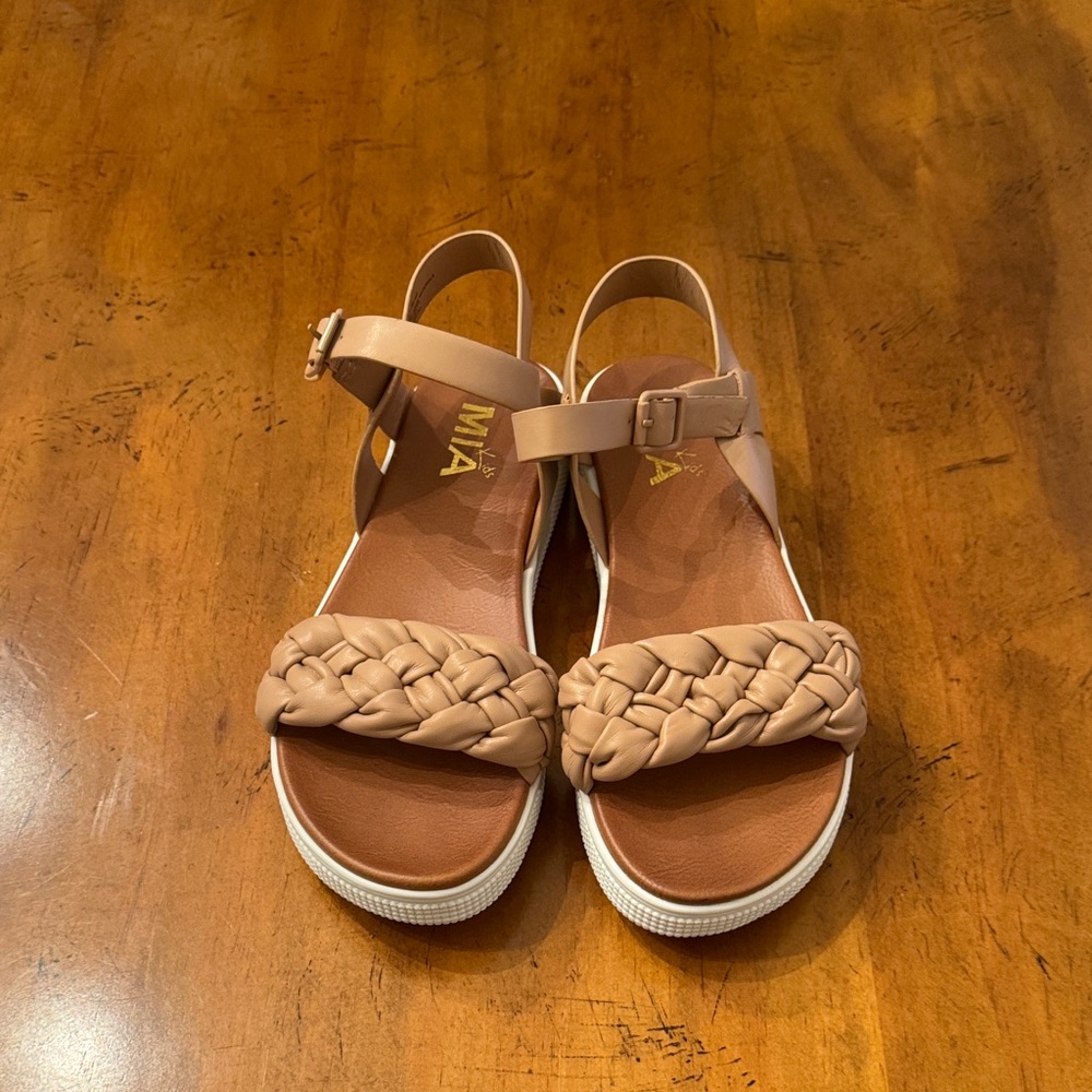 NWOT MIA Children's Joley Natural Sandals - 3M perfect condition